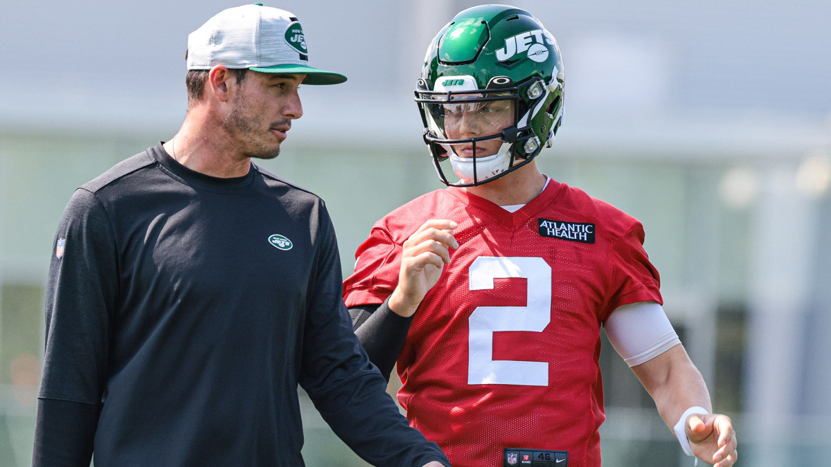 Zach Wilson talks with quarterbacks coach Rob Calabrese during his first practice with the Jets